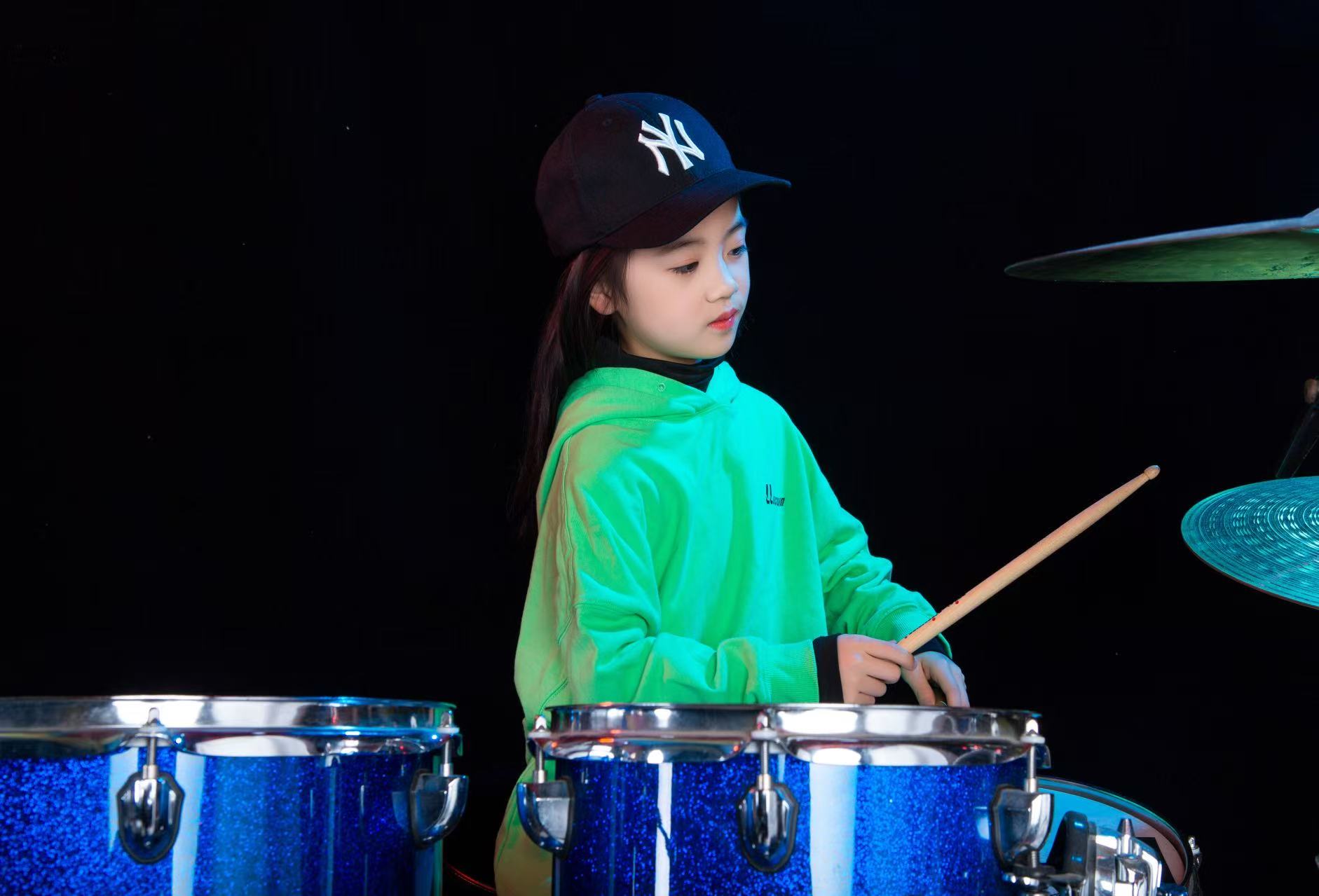 甲譜琴行架子鼓小學生培訓學習現(xiàn)場