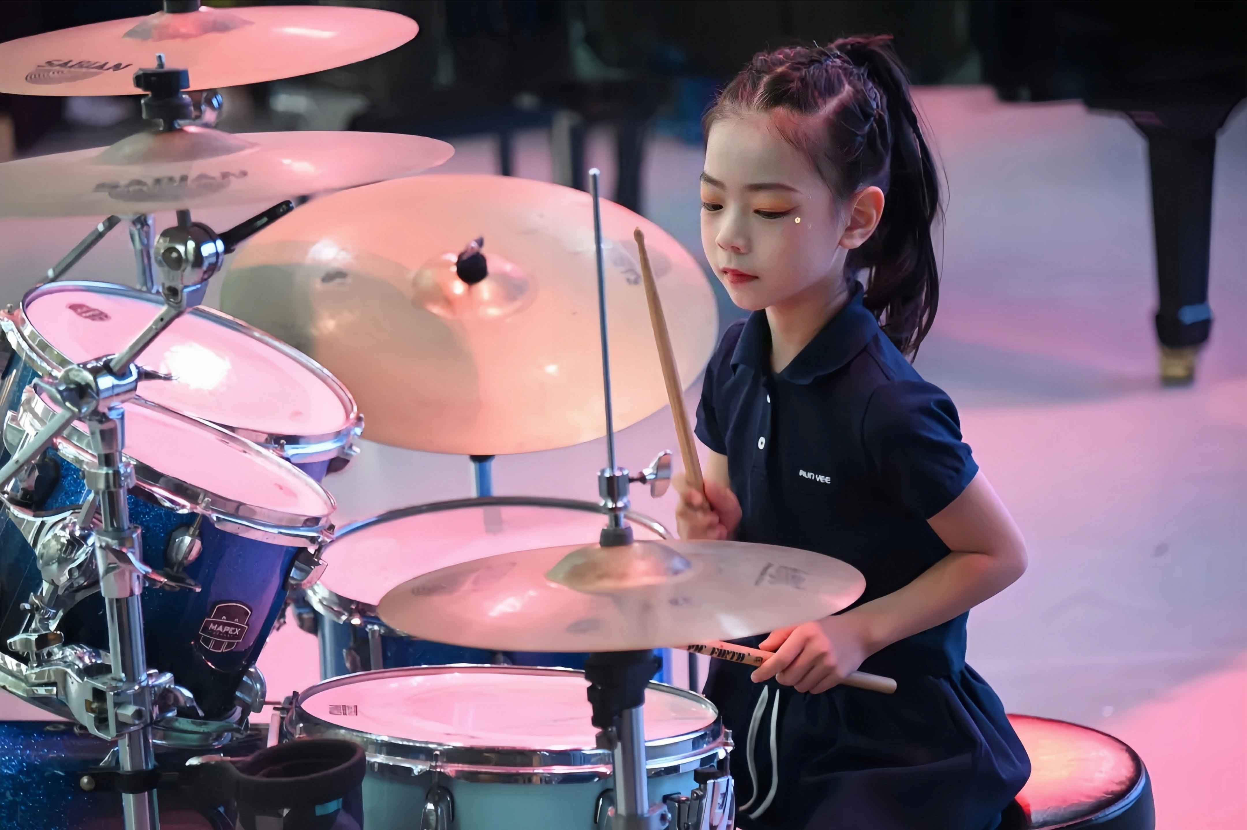 樂樂同學參加義烏校園架子鼓及鋼琴匯演現(xiàn)場