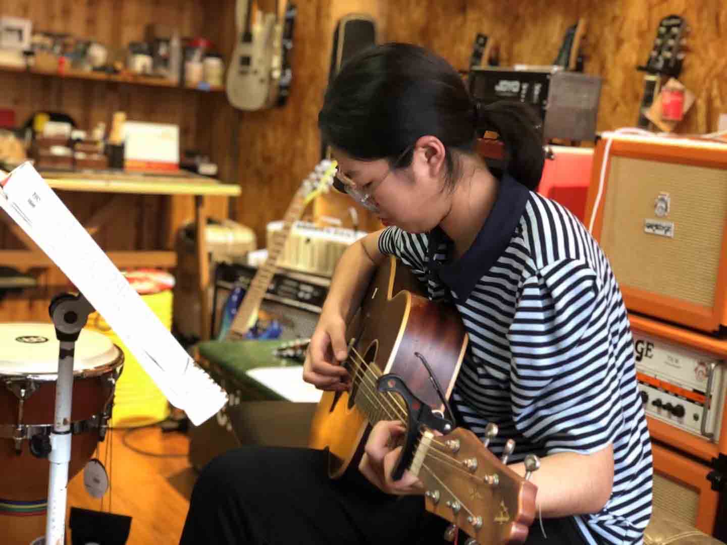 吉他培訓(xùn)補(bǔ)課時(shí)一對(duì)一輔導(dǎo)